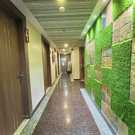 Hotel Kuber Palace ! Puri Near-Sea-Beach-And-Temple Fully-Air-Conditioned-Hotel With-Lift-And-Parking-Facility Exterior foto
