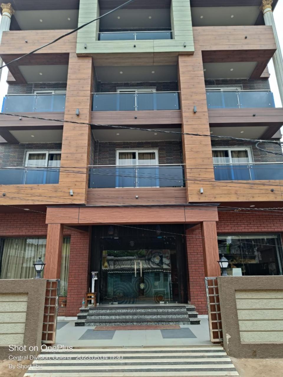 Hotel Kuber Palace ! Puri Near-Sea-Beach-And-Temple Fully-Air-Conditioned-Hotel With-Lift-And-Parking-Facility Exterior foto