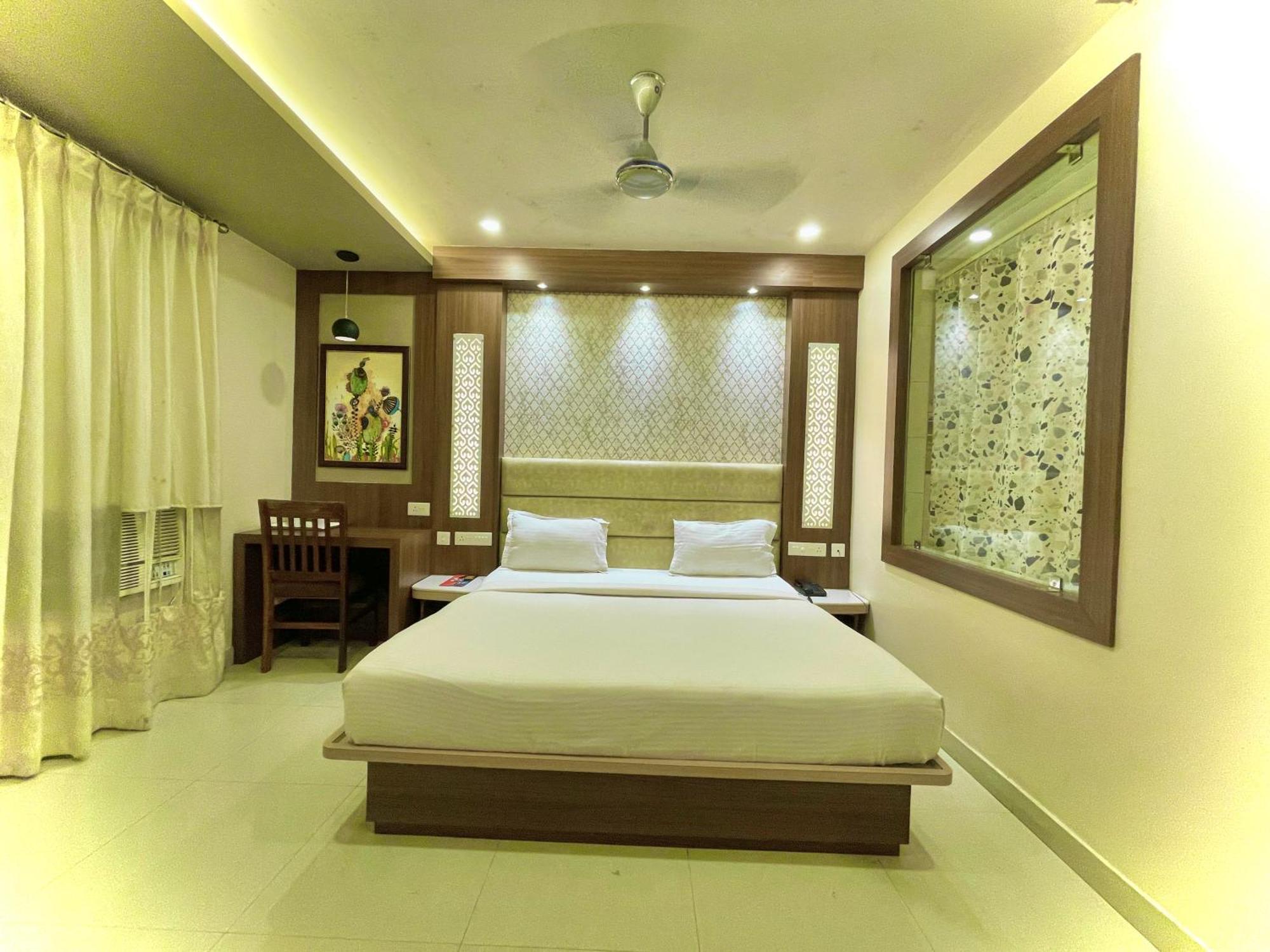 Hotel Kuber Palace ! Puri Near-Sea-Beach-And-Temple Fully-Air-Conditioned-Hotel With-Lift-And-Parking-Facility Exterior foto